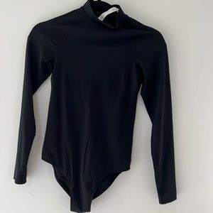 Lululemon black womens wetsuit sz6